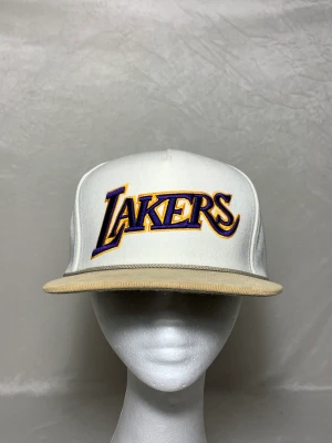 La Lakers snapback keps - La Lakers snapback keps i mycket fint skick! Sjukt fet keps! 