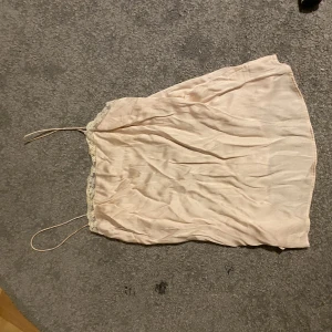 Linne - Har använd att sovas i men funkar också till vardag. Jätte skönt material💕