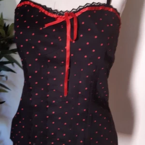 Top - Oanvänt gulligt linne i bomullstyg