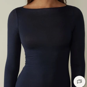 Intimissimi tröja - Säljer denna intimissimi tröja då den inte kommer till användning längre 💗 de har tyvär ett litet hål i ena armen men som inte syns jätte mycket. Den är även köpt begagnad här från Plick🤩 kontakta för frågor och fler bilder! Pris går att diskutera! 
