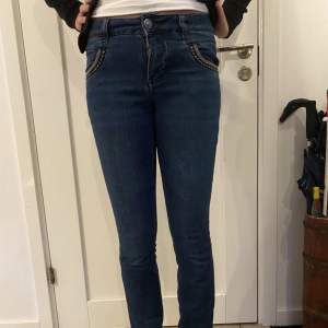 Supersnygga lågmidjade mos mosh jeans i modellen Naomi soho jeans💗 24w 32l