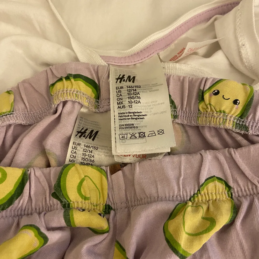 En mysig och lågmidjad avokado pjamas från H&M . Shorts.