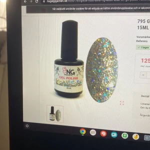 Söker glitter holo silver 795 - Ska vara full o nästan ny. Skulle kunna pröjsa 80kr 