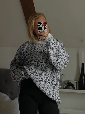 Stickad tröja - Använd, ok skick!