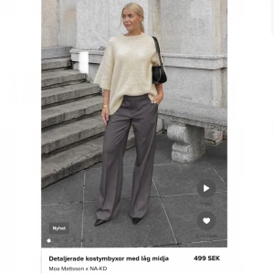 Kostymbyxor  - Jätte fina kostymbyxor från Moa Mattssons kollektion med NA-KD som är helt slutsålda på hemsidan💕 säljer dom i storlek 32 men är en overaized fit, helt nya med lapparna kvar🤩 nypris 499