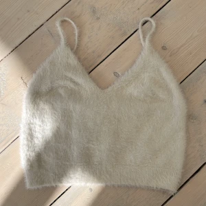 Topp - Kort liten topp. Använt skick. 