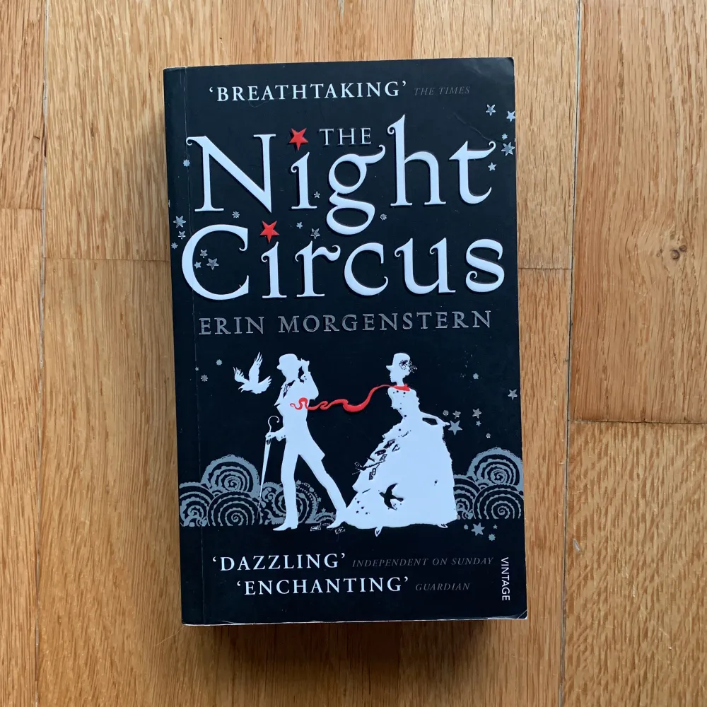 Säljer boken the night circus skriven av Erin Morgenstern. I begagnat men bra skick, köpt på Plick. En perfekt bok för hösten med väldigt mysiga och magiska teman. . Övrigt.