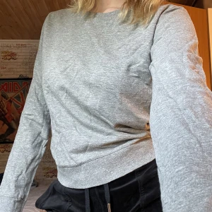 sweatshirt 🩶 - mysig sweatshirt från vila 🩶 