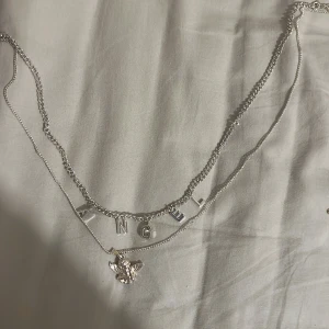 Halsband  - Fint men kommer inte till användning men passar bra med allt 🫶 skriv gärna privat 
