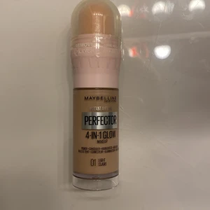 Maybelline perfector 4-in-1 glow - Säljer denna oöppnade 4-in-1 glow sticket som är mycket trendigt. Den ger ett slut fint lyster på huden och är perfekt som ett lite enklare filter under huden! Den är i färgen ”01 light claire” och passar många hudtyper! Hör av er vid frågor och annat!💕
