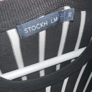 Klänning - Klänning storlek xs Använd i gott skick.  Vit/marinblå randigt 