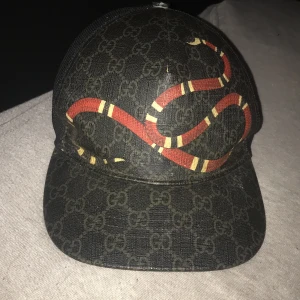 Kingsnake keps äkta - Äkta kingsnake keps, har några små skador. Den har tecken på användning