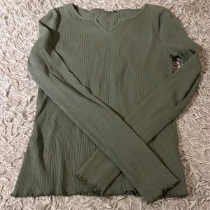Tröja - En jättefin tröja från Lindex i ett jättefint skick 