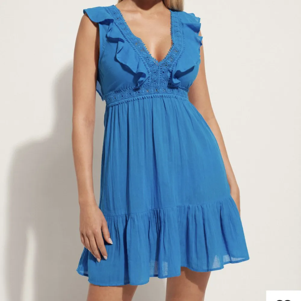 Jättefin blå klänning köpt på Zalando,endast testad,köpt för 439 kronor💙. Klänningar.
