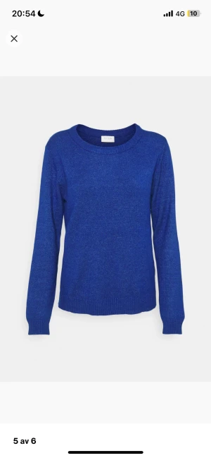 Kungsblå stickad tröja - Skitsnygg tröja från Vero Moda som tyvärr aldrig har fått användning 🥰🥰