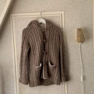 Stickad huvtröja i storlek s från Zara knitwear 