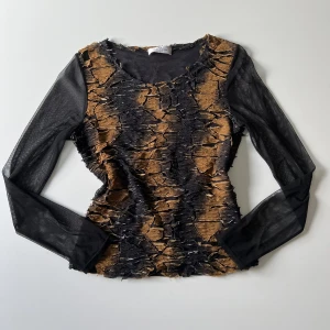 Långärmad - Svart mesh långärmad tröja från Feelgood Paris 🖤