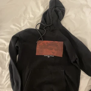 Hoodie - Hoodie med tryck från yourturn 