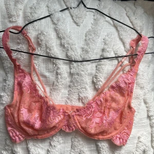 Oanvänd spetsbh - Jättefin men passar tyvärr inte😊