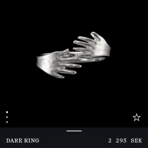 Maria Nilsdotter ring - Säljer en Maria Nilsdotter ring!Älskar den men använder mest guld så den kommer inte till så mycket användning som jag hade önskat 😕💕 I bra skick
