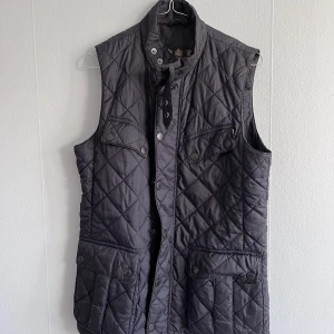Barbour väst - Barbour väst säljes! Finfint skick i storlek S som är perfekt nu när hösten har börjat!