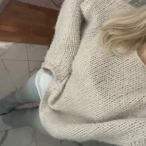 Finstickad tröja only - Så fin tröja, knappt använd💗en blandning av beige/rosa/vit