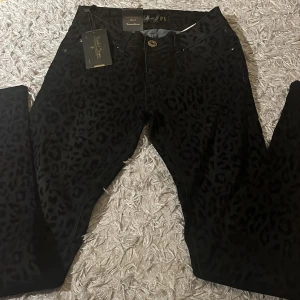 Jeans  - Ett par jättefina jeans från toxik3 jeans i ny skick