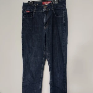 Marc Lauge jeans - Marc Lauge jeans  Midwaist, straight leg  Storlek 36