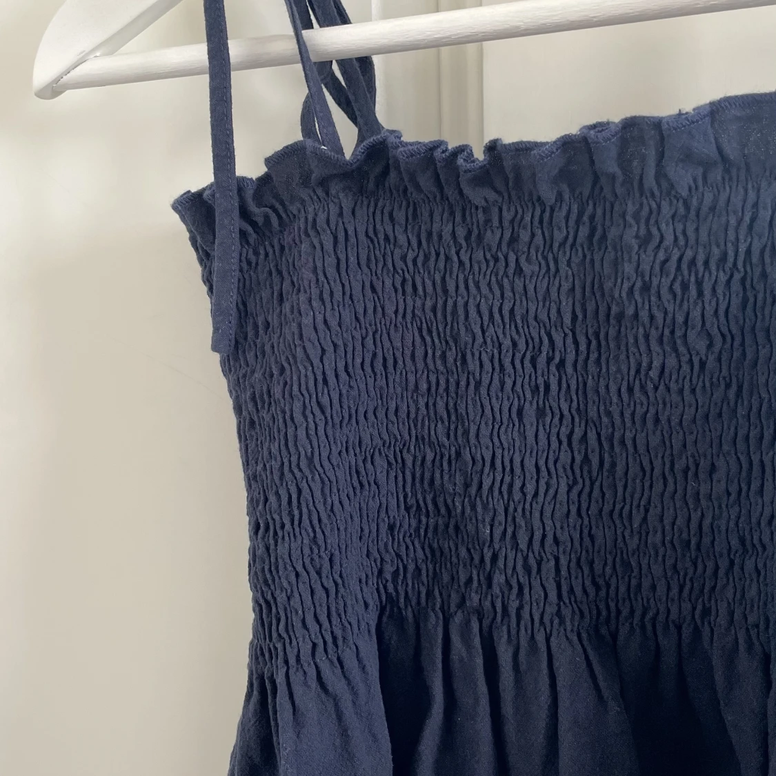 Mörkblå volang topp - 91