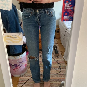 Zara jeans  - Jeans från zara i strl 34. Skriv för mer info!!❤️