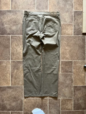 Vintage byxor - Vintage byxor från pierre cardin. Fint skick och skygg färg. Passar storlek L