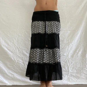 Lågmidjad långkjol - Jättefin långkjol som man också kan ha som en klänning! Bra skick! 