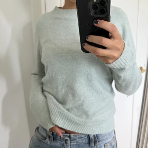 Stickad tröja  - Ljusgrön/turkos tunn stickad tröja, fint skick!