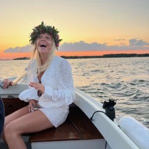 Adoore klänning  - Säljer ej denna men en precis likadan som ja ej har använt då ja beställde två st så en helt ny adoore klänning. Den har prislapp kvar och ligger kvar i paketet 