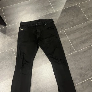 Diesel jeans  - Hej, jag säljer mina vintage disel jeans då jag inte andvänder den längre, jag har använt den väldigt lite och de har mest legat i min garderob.