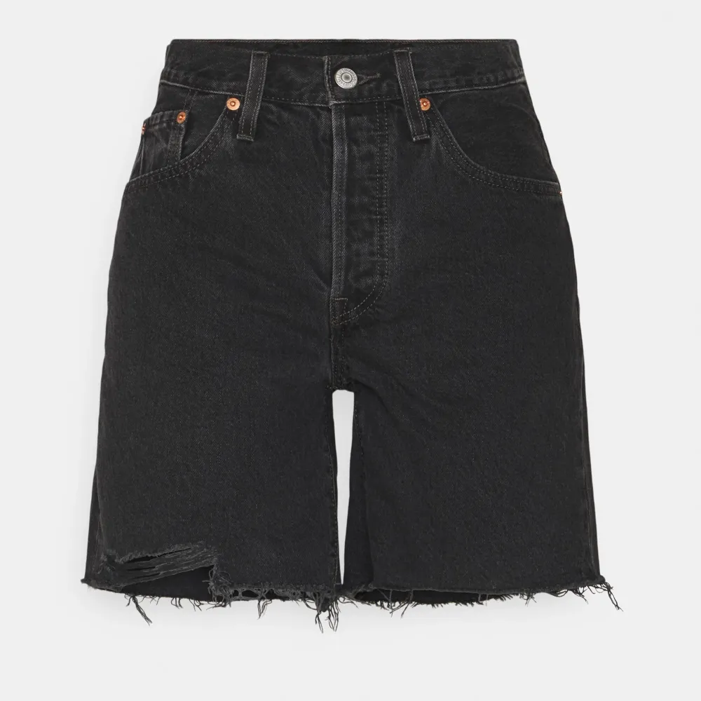 Jeans Short från Levi’s, använda 2ggr så dom är i väldigt fint skick.  Nypris: 699kr . Shorts.