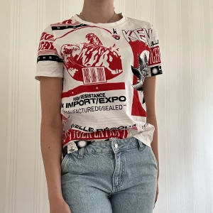 KENZO T-shirt - Köpt secondhand, i väldigt gott skick då jag knappt använt den. 100% bomull och väldigt skön kvalite. 