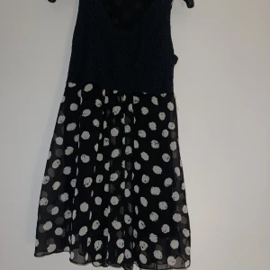 Sommarklänning  - Sommarklänning använd 1 gång 100 plus frakt 