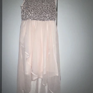 Festklänning barn storlek 158 - Festklänning för barn använt den endast 1 gång 200 plus frakt 