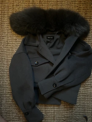 Grå Meotine jacka!  - Säljer min Charlie jacket-wool i färgen grå från Meotine igen pga. oseriös köpare. Budgivningen avslutades på 1130 kronor så köp nu!!🫶🏼
