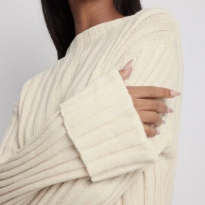 Stickad tröja - Så fin tjcoktröja från NA-KD.  använd fåtal gånger, köpt för 400 och i storlek S