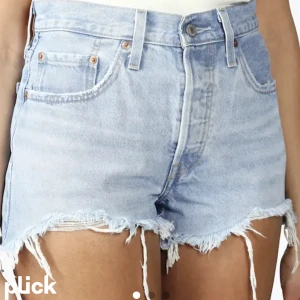Zara shorts  - Ljusblåa zara shorts. Säljer pga de inte kommer till användning, skriv för egna bilder🫶🏼
