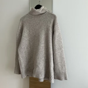 Stickad polotröja - Skick: Mycket bra  