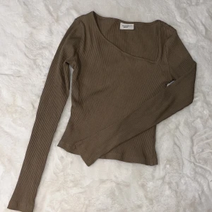 Brun topp  - Från Gina tricot, storlek XS