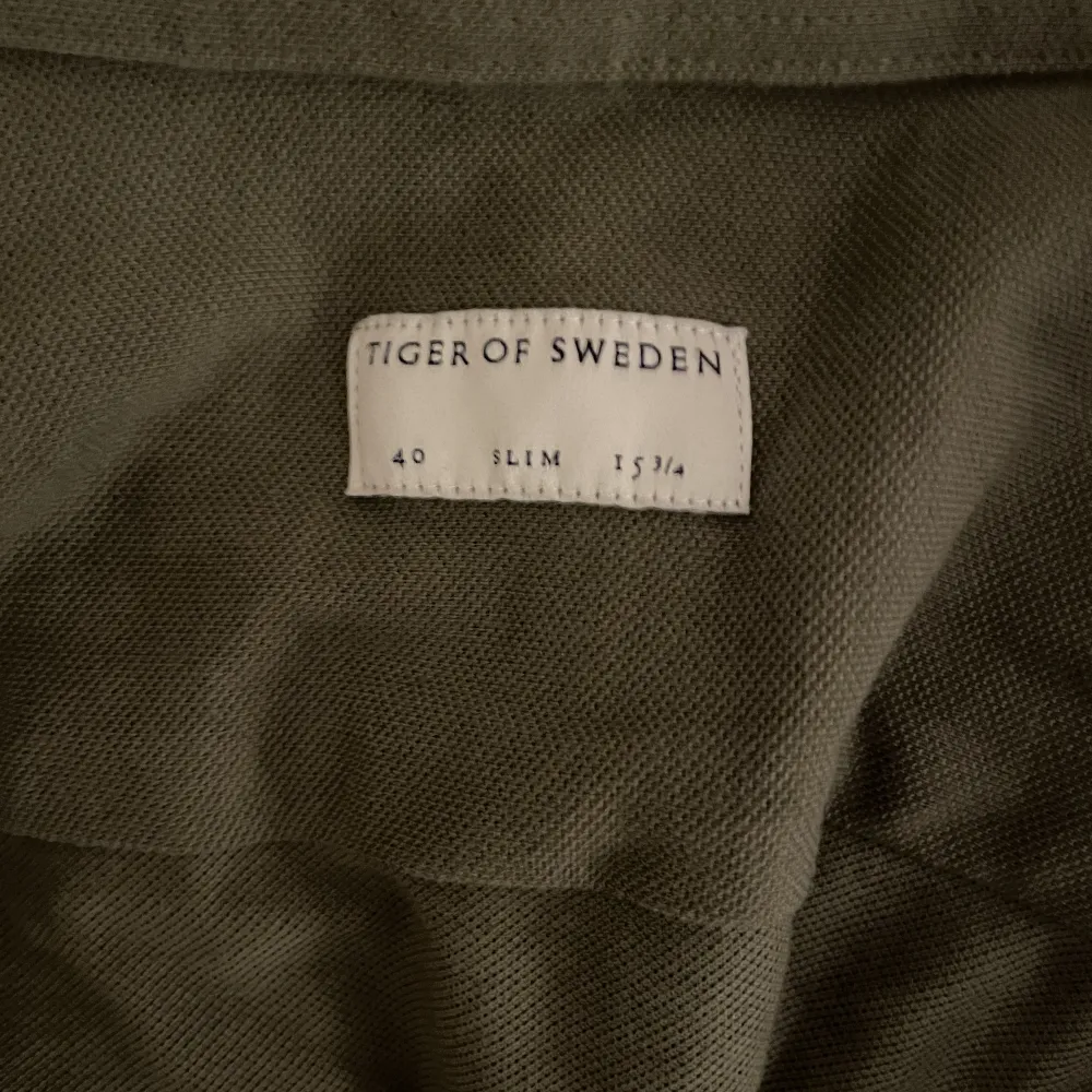 Skjorta från tiger of Sweden i ny skick aldrig använd storlek 40 ”slim ”. Skjortor.