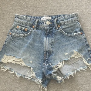 Shorts  - Zara shorts använda en gång nya 350kr