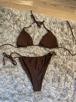 Brun bikini  - Helt oanvänd brun bikini i storlek S. 