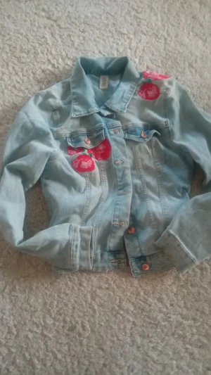 Jeansjacka  - Söt jeansjacka från Hm. Storlek 158,  12-13 år.