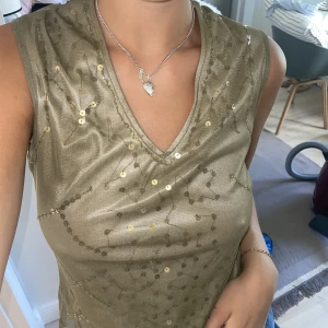 Gullig topp - Den perfekta fest toppen