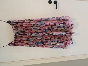 Kjol med fint fall - Oanvänd 